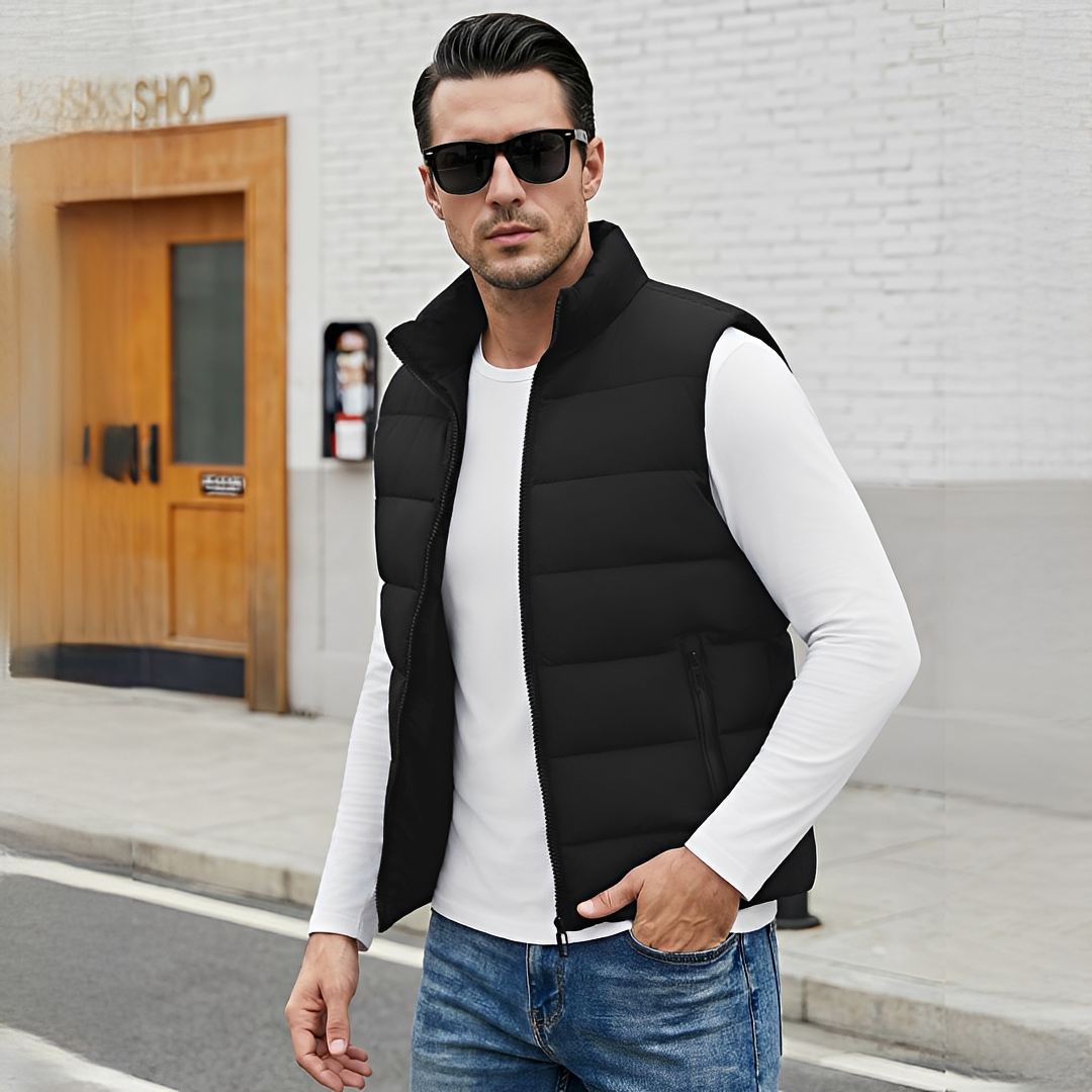 Colete masculino isolado com zíper, bolsos e caimento casual