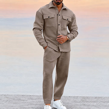 Conjunto esportivo masculino com jaqueta de botões e calças jogger