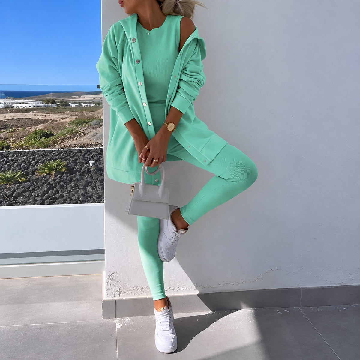 Conjunto feminino com cardigan de manga longa com botões e leggings ajustadas