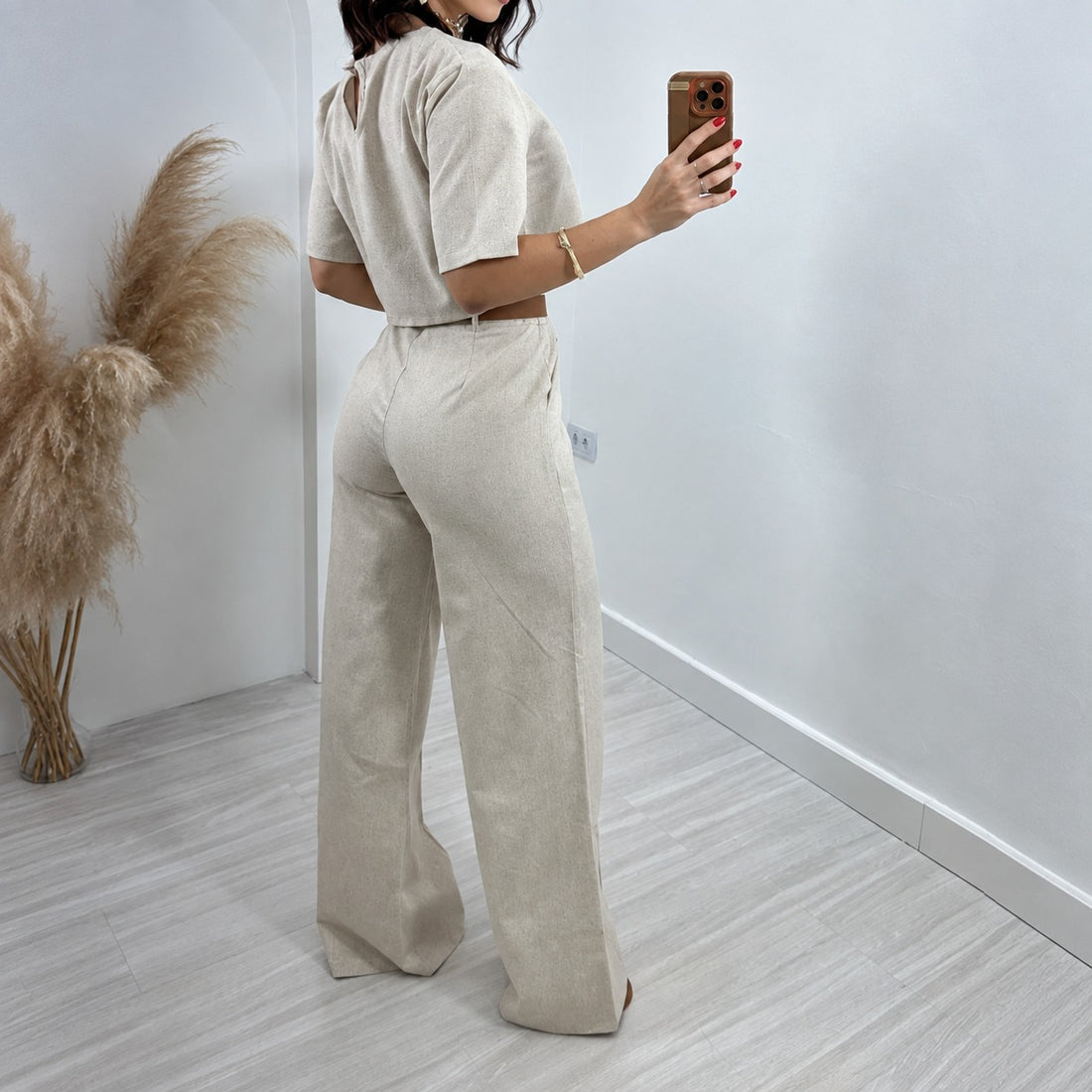 Conjunto feminino de duas peças - top cropped e calça de cintura alta com perna larga