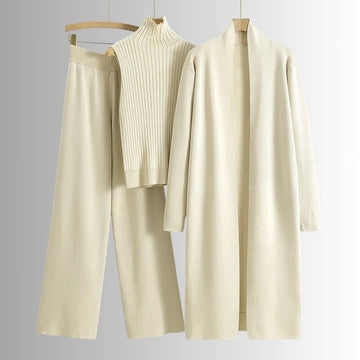 Conjunto feminino de três peças com blusa de gola alta, calças de perna larga e sobreposição