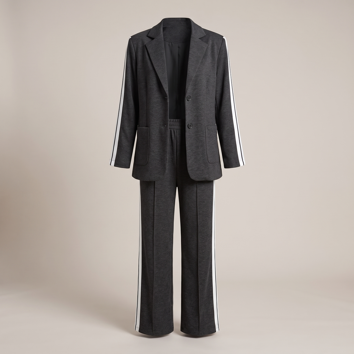 Conjunto social feminino de blazer e calça wide com risca lateral