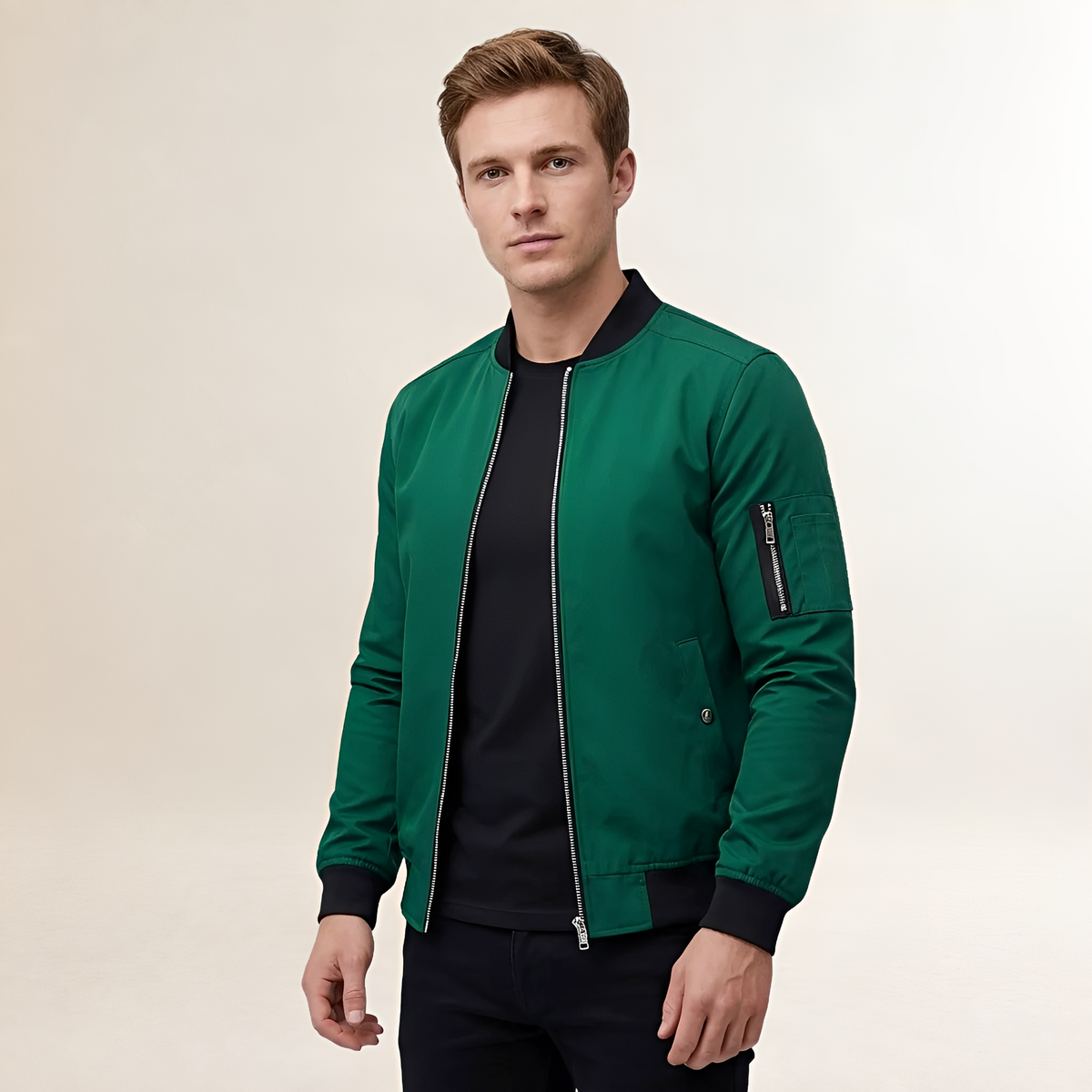 Jaqueta bomber masculina ajustada com fechamento de zíper e bolso no braço