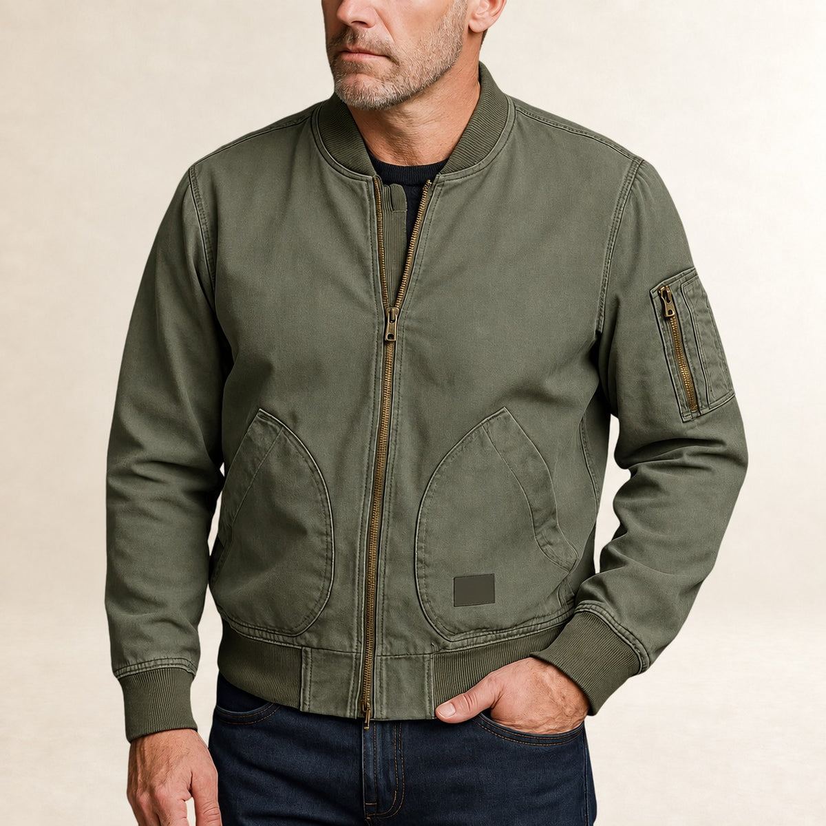 Jaqueta bomber masculina com bolso utilitário e punhos canelados