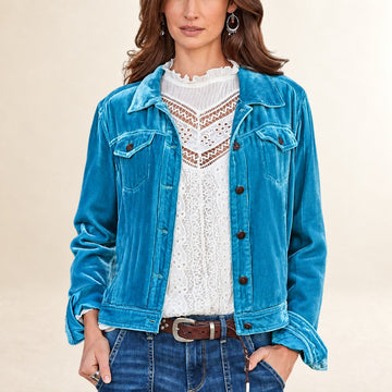 Jaqueta-camisa feminina com gola de camisa e bolsos frontais com aba