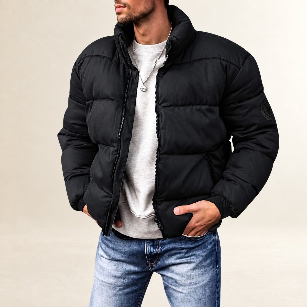 Jaqueta masculina acolchoada com design quilhado moderno e gola stand