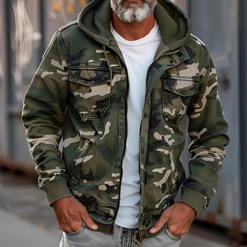Jaqueta masculina camuflada com capuz e bolsos no peito