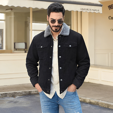 Jaqueta masculina com fechamento de botões, colar, caimento casual, mangas longas e bolsos no peito