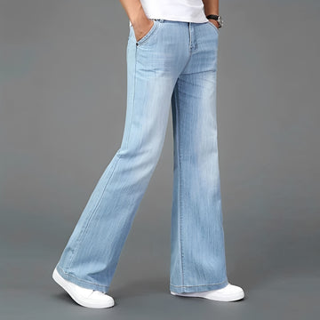 Jeans bootcut masculino com perna flare e múltiplos bolsos - corte relaxado