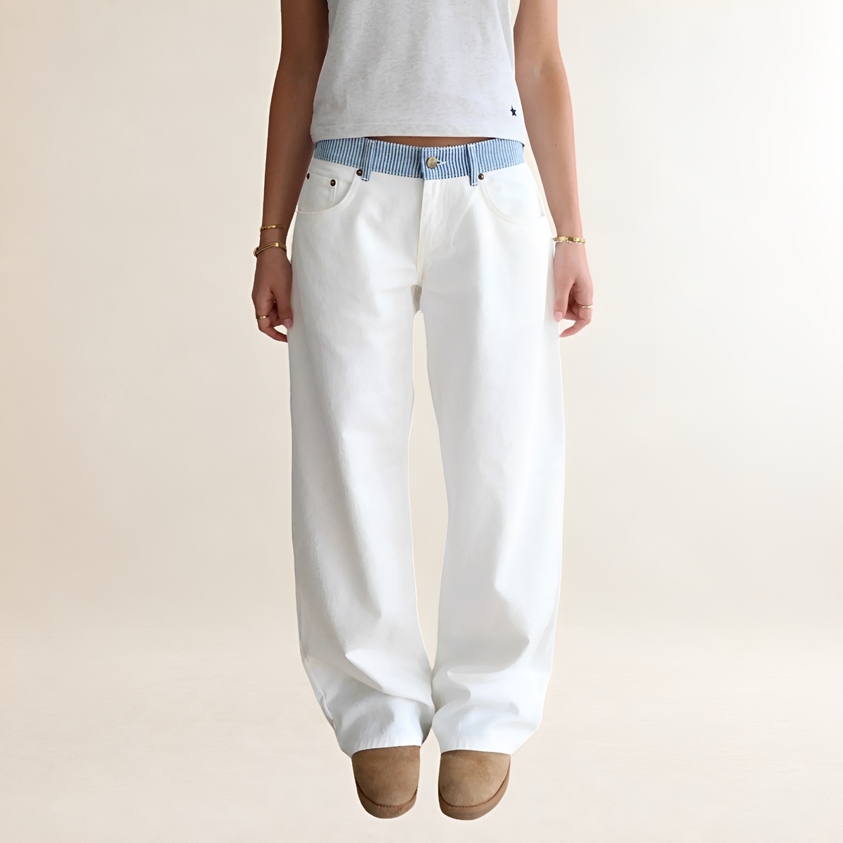 Jeans femininos wide leg com cós contrastante e cintura média