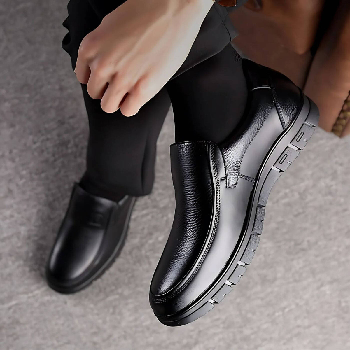 Mocassins masculinos slip-on com design confortável e perfil baixo