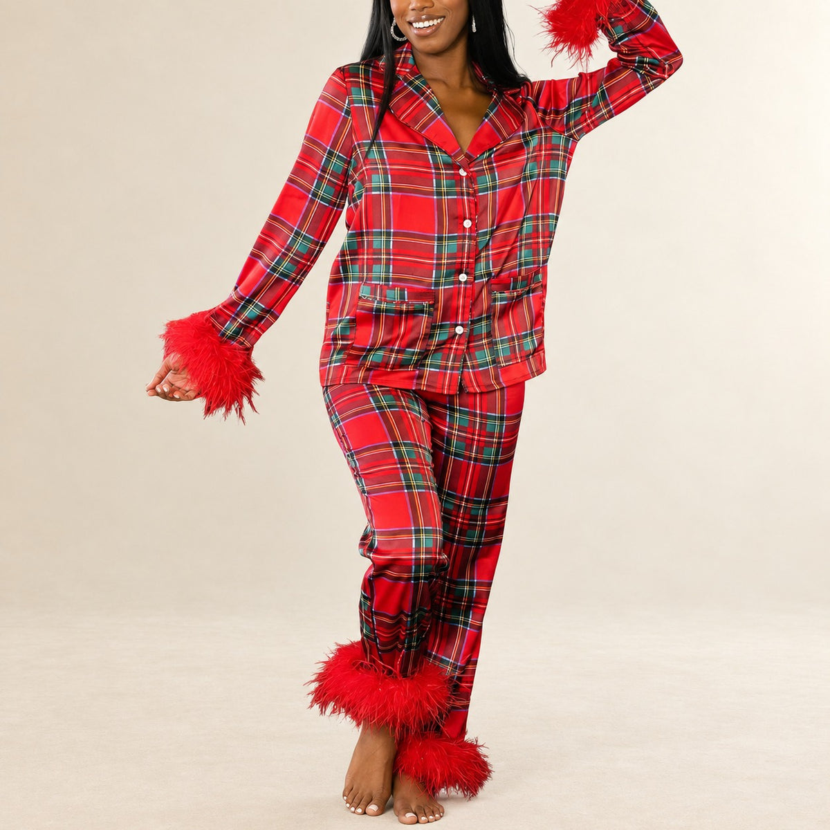 Pijama feminino Conjunto com camisa manga longa de botões e punhos com penas - calças relaxadas com cós elástico e estampa total