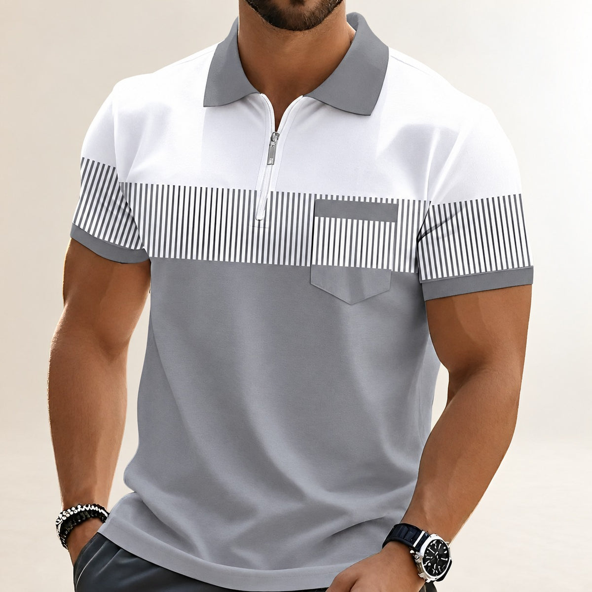 Polo masculino manga curta com zíper e painel listrado no peito - ajuste regular