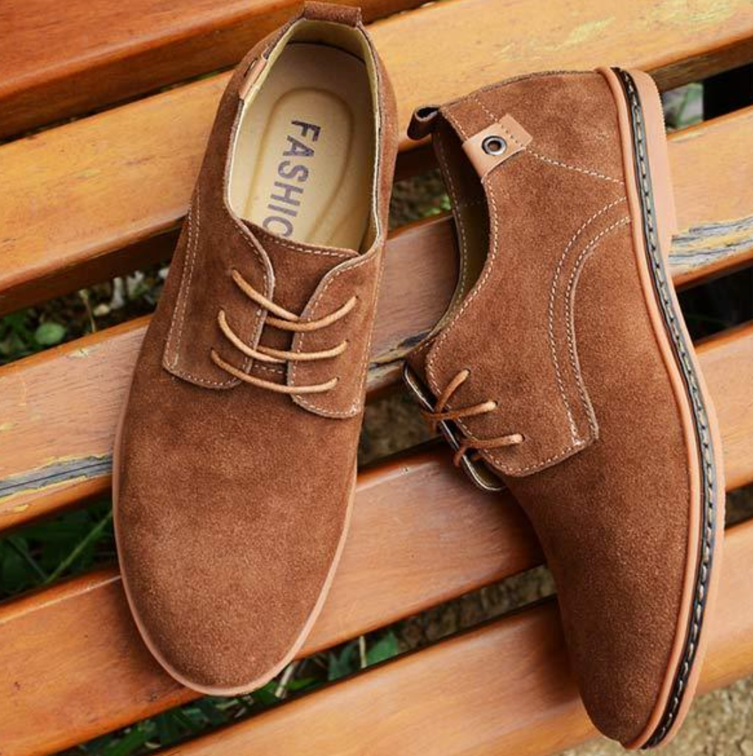 Sapatos casuais de amarrar masculinos com design clássico e estilo versátil