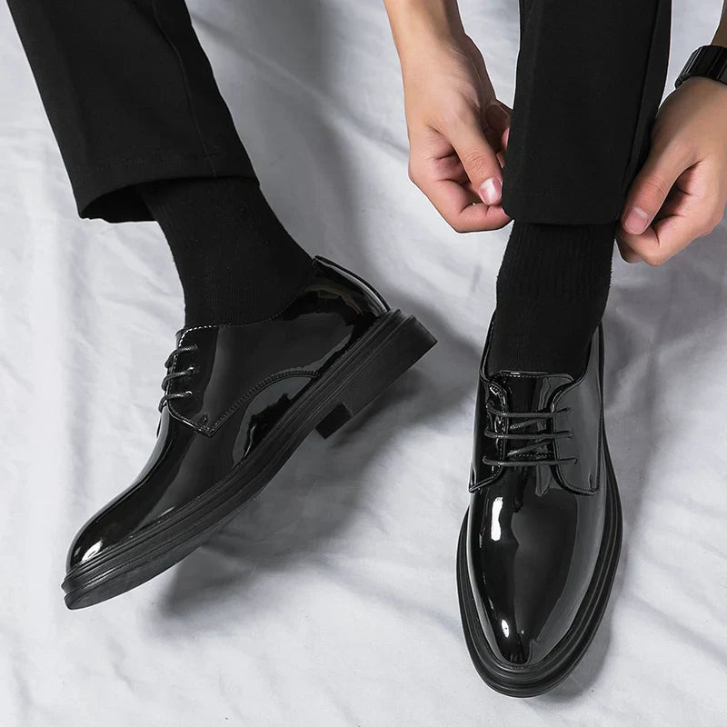 Sapatos derby masculinos com acabamento brilhante design clássico e amarração lace-up