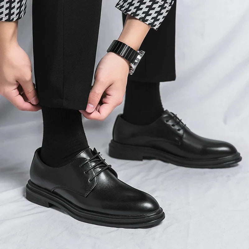 Sapatos derby masculinos com acabamento brilhante design clássico e amarração lace-up