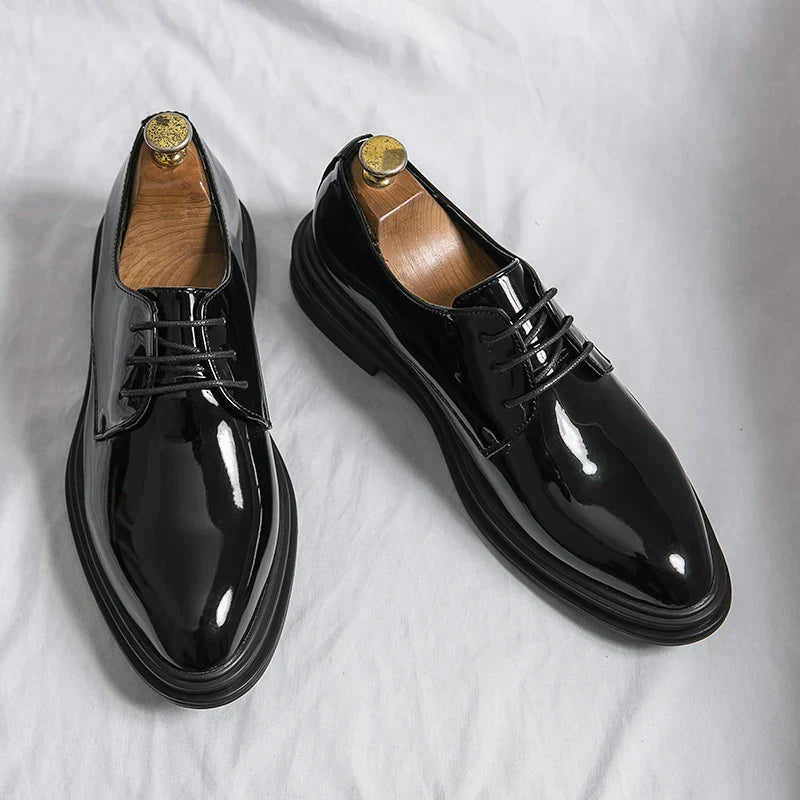 Sapatos derby masculinos com acabamento brilhante design clássico e amarração lace-up