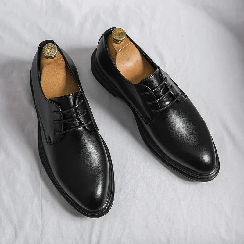 Sapatos derby masculinos com acabamento brilhante design clássico e amarração lace-up