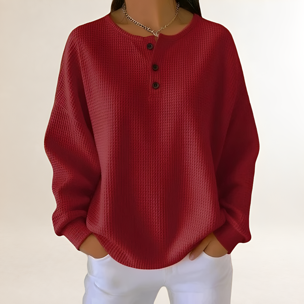 Suéter feminino confortável com caimento relaxado e fechamento com botões Henley