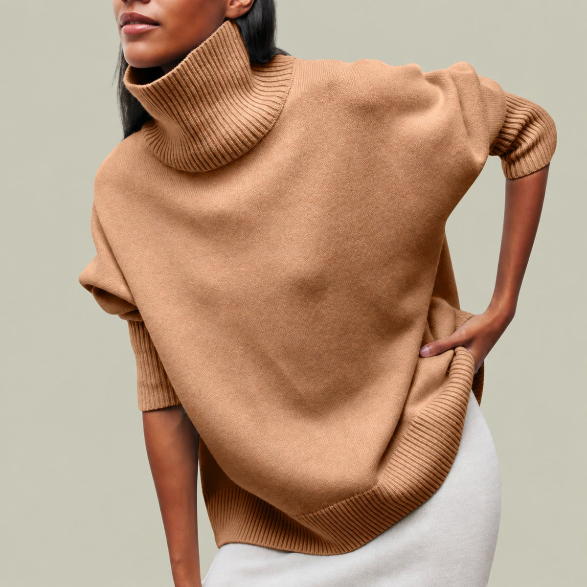 Suéter feminino de gola alta, caimento relaxado, mangas longas e silhueta oversized