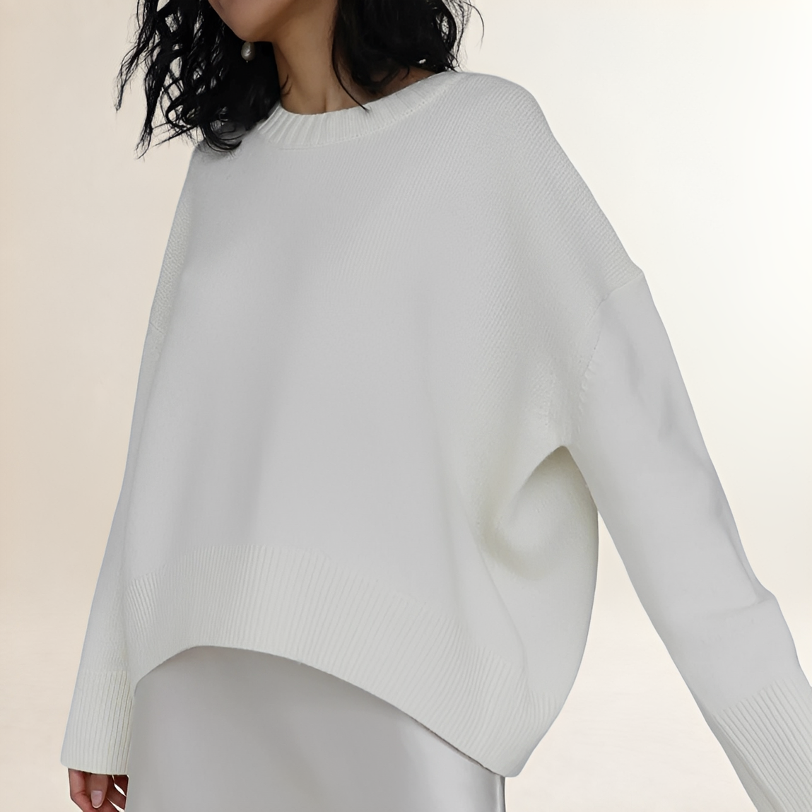 Suéter feminino oversized com gola careca e mangas longas