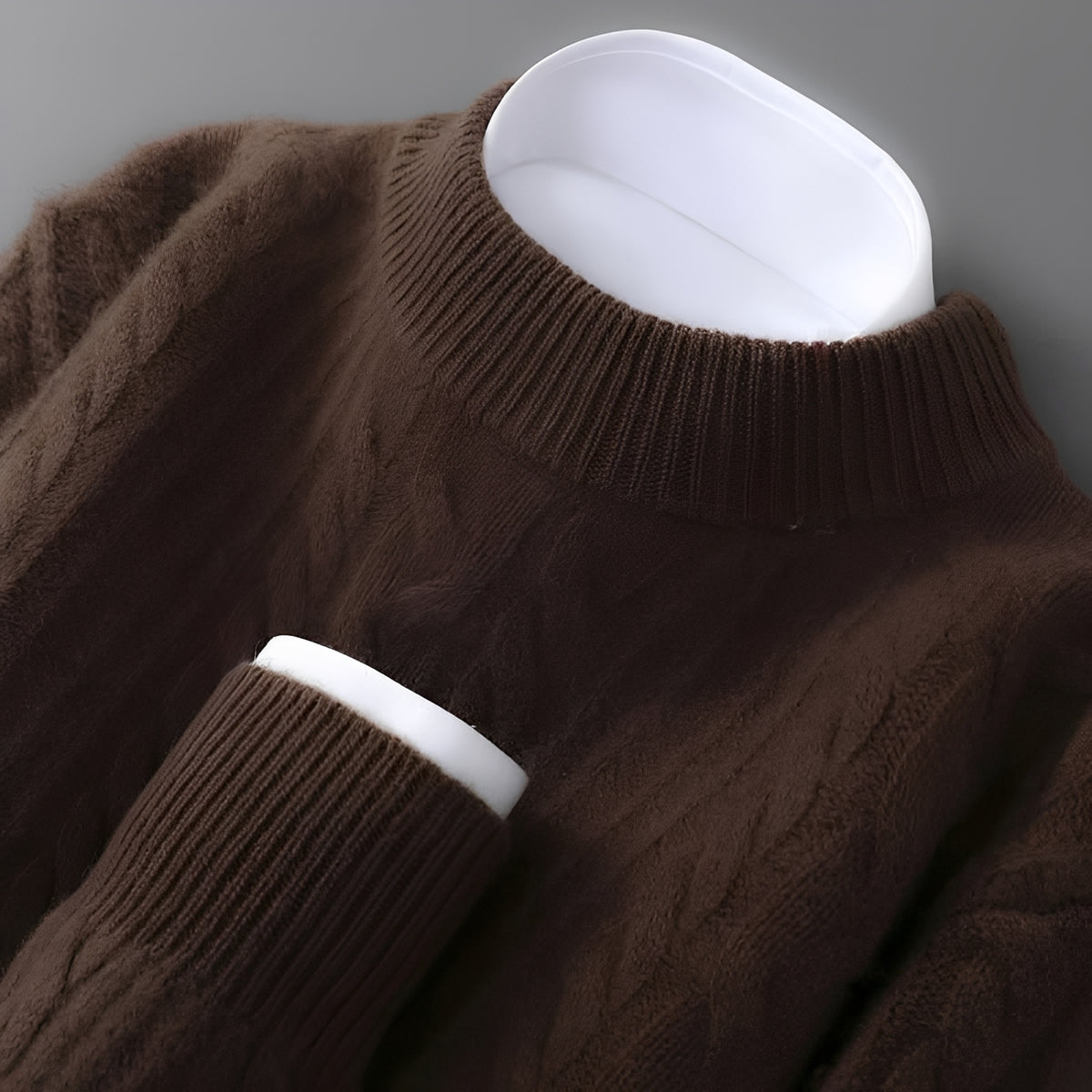 Suéter masculino de gola careca com textura suave e mangas longas