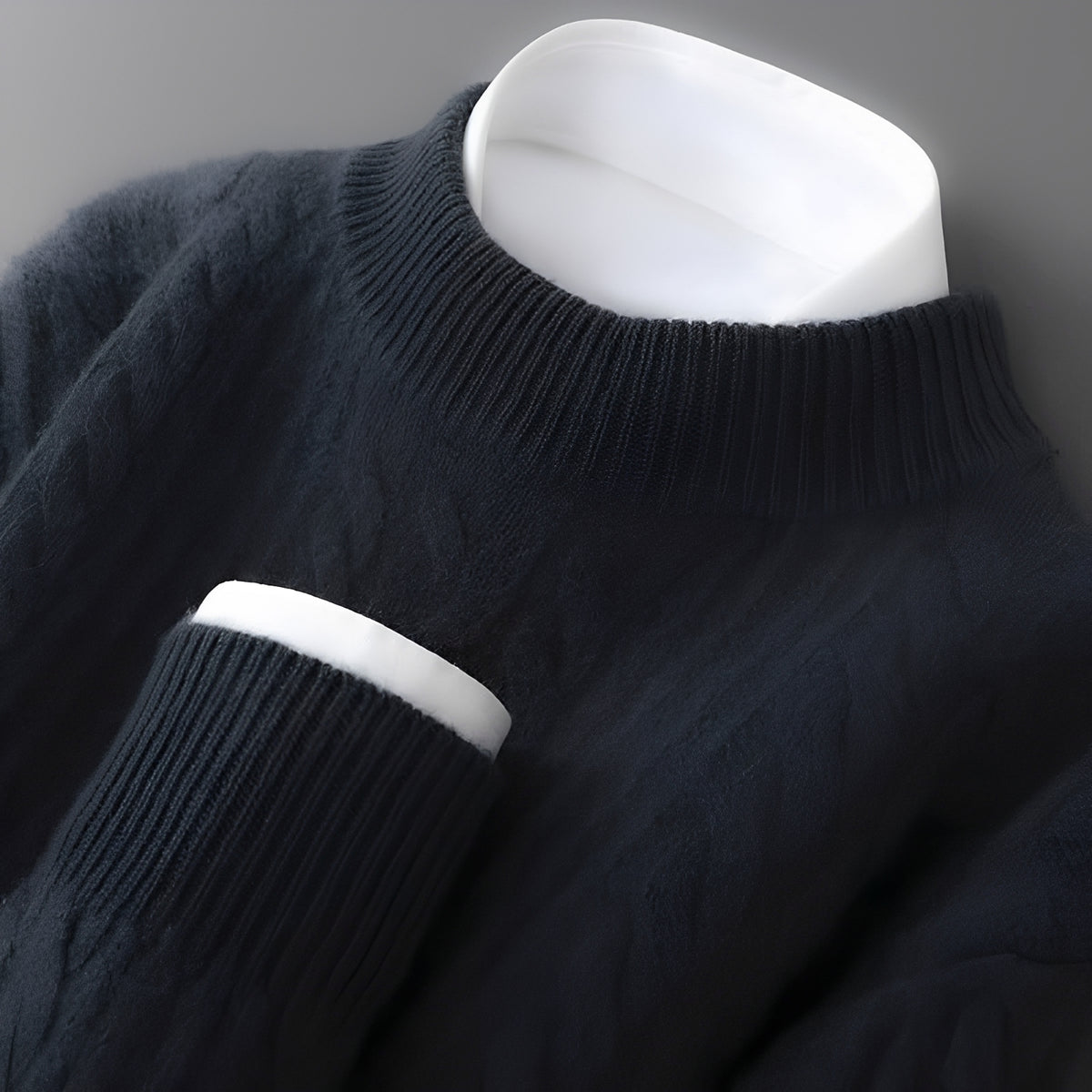 Suéter masculino de gola careca com textura suave e mangas longas