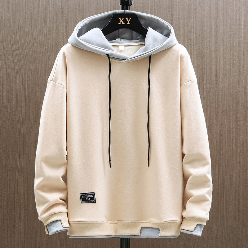 Sweatshirt com capuz para homem, corte casual, gola com cordão e mangas compridas.