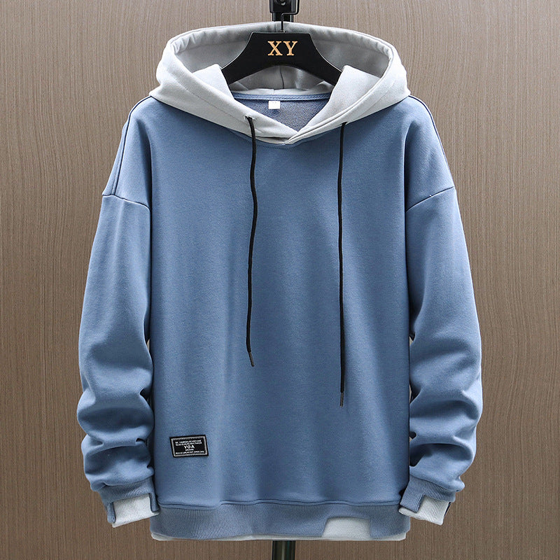 Sweatshirt com capuz para homem, corte casual, gola com cordão e mangas compridas.