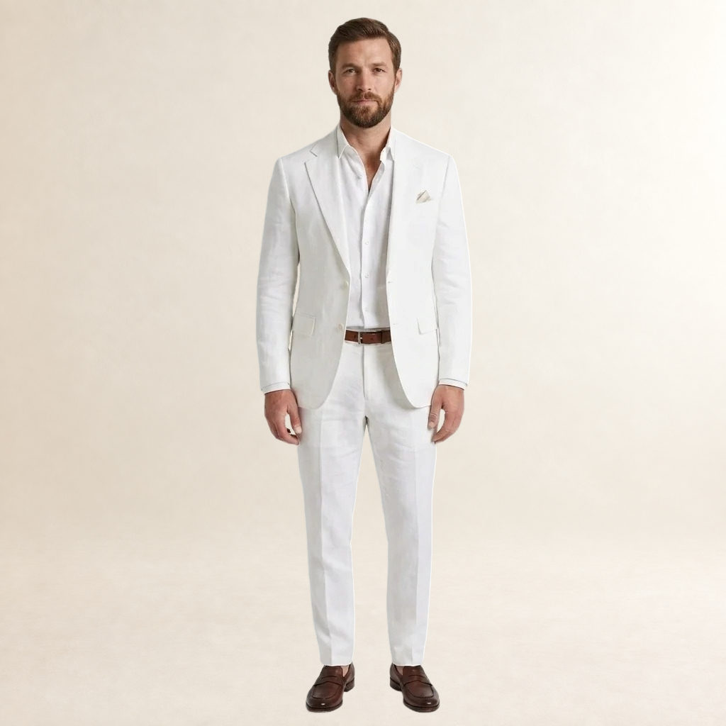 Terno masculino de corte slim com blazer de abotoadura simples e calças ajustadas