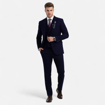Terno masculino de três peças com padrão xadrez herringbone e caimento ajustado