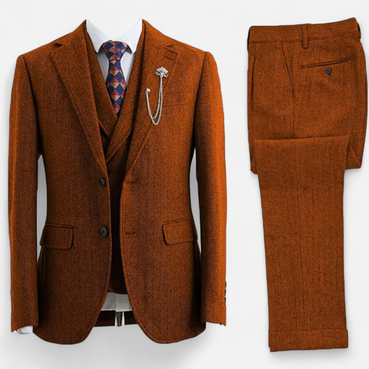 Terno masculino de três peças com padrão xadrez herringbone e caimento ajustado