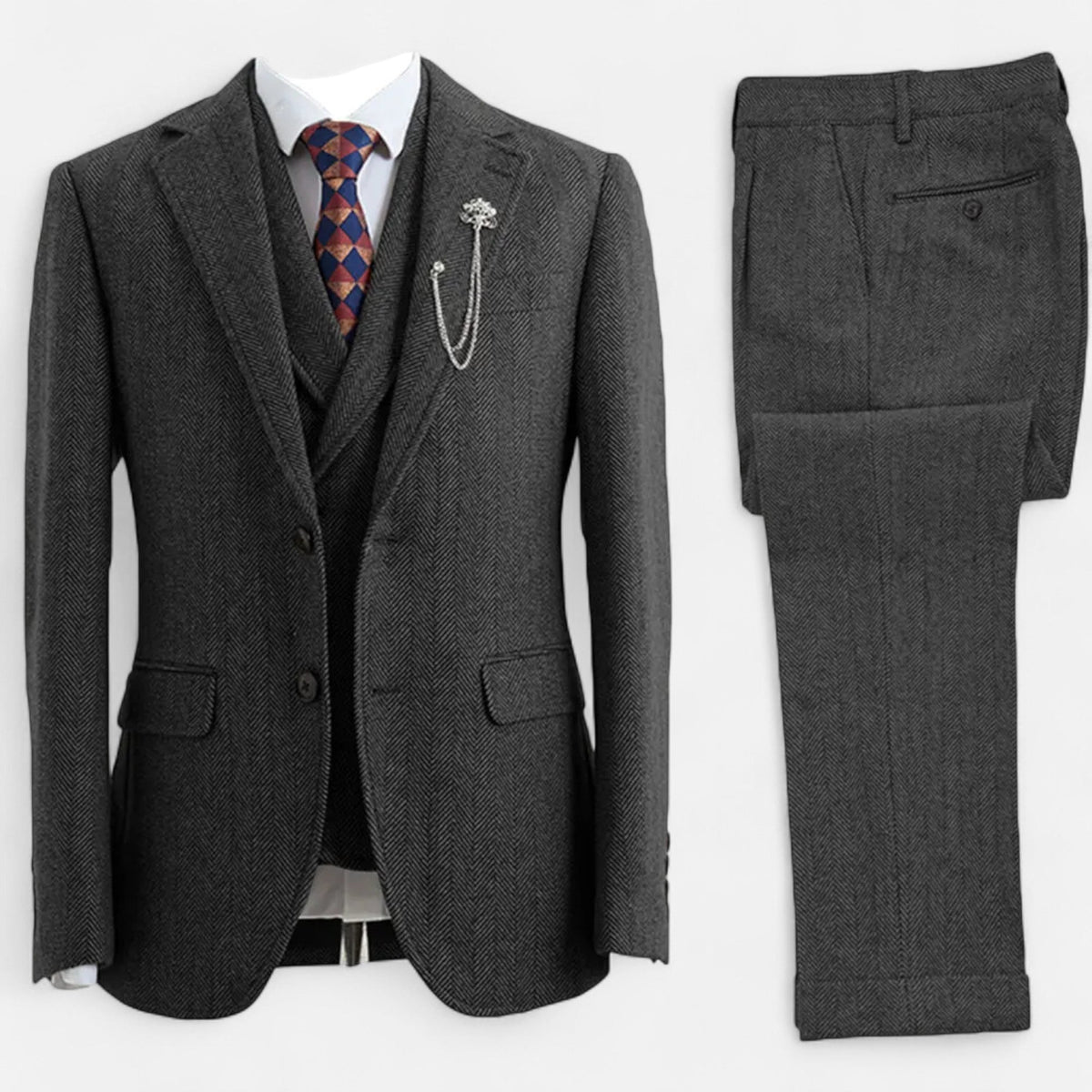 Terno masculino de três peças com padrão xadrez herringbone e caimento ajustado