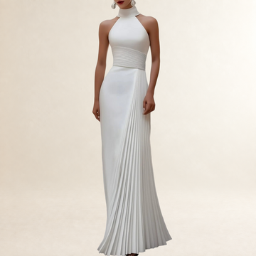 Vestido longo feminino com decote halter e saia plissada