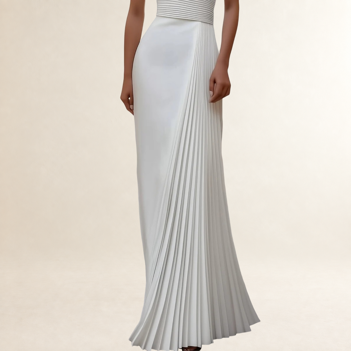 Vestido longo feminino com decote halter e saia plissada