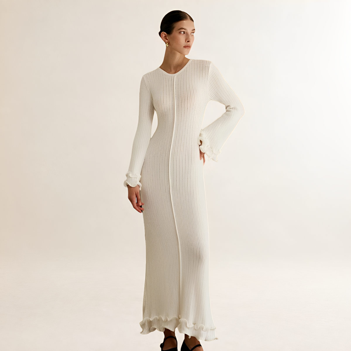 Vestido longo para mulheres com manga longa, barra com babado e caimento slim