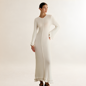Vestido longo para mulheres com manga longa, barra com babado e caimento slim