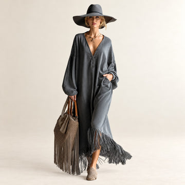 Vestido maxi feminino com decote V, mangas longas e detalhe com franja