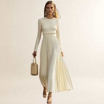 Vestido maxi feminino com mangas longas, saia plissada e silhueta ajustada