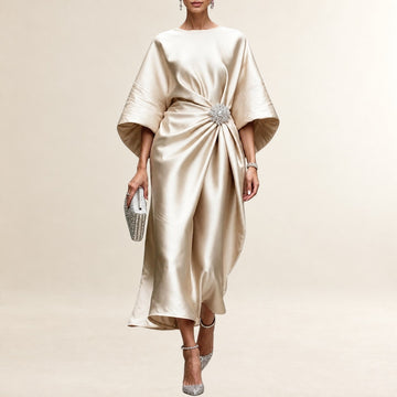 Vestido midi feminino de barco com mangas kimono largas e drapeado lateral com broche