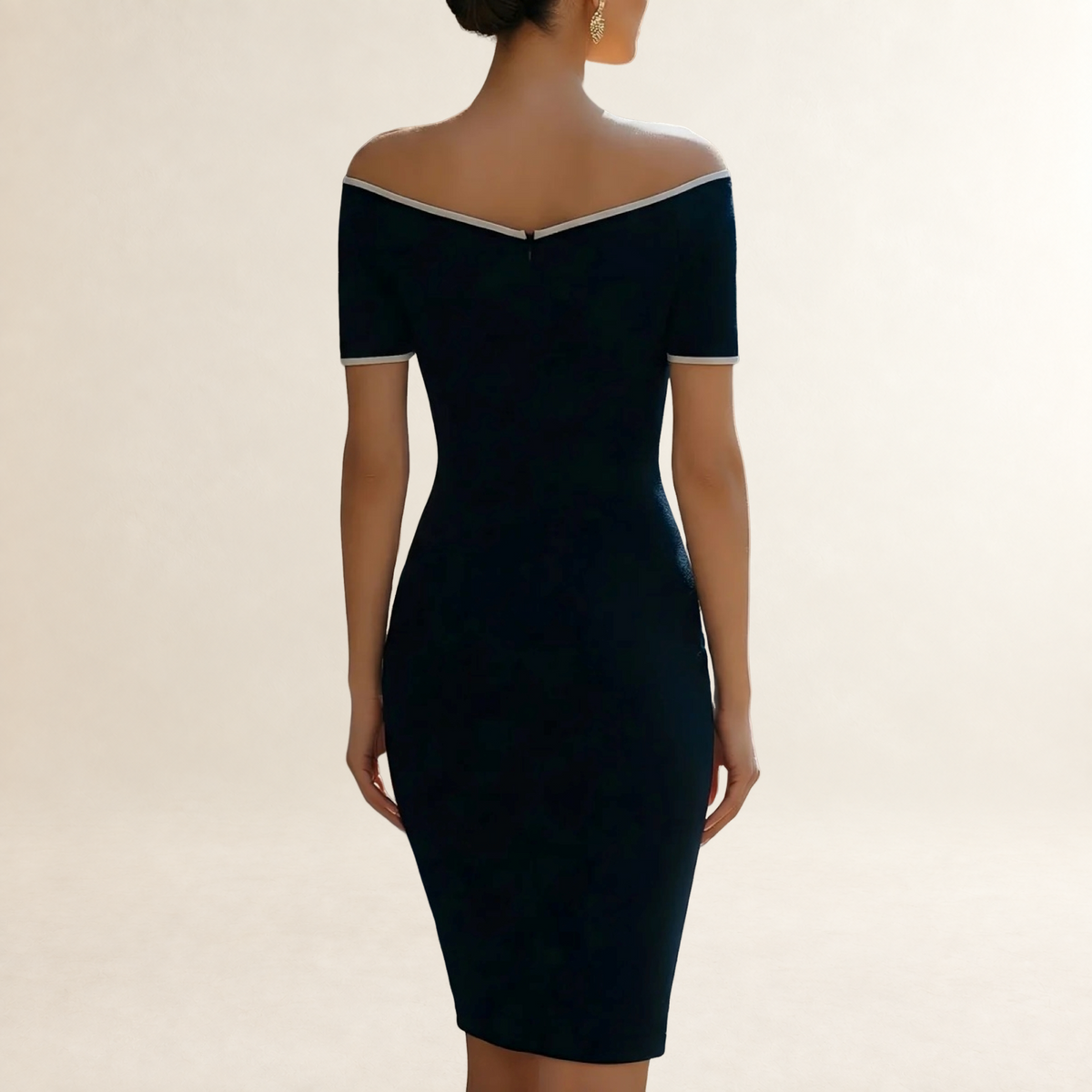 Vestido tubinho de manga curta feminino com decote de ombro a ombro e detalhe de contraste