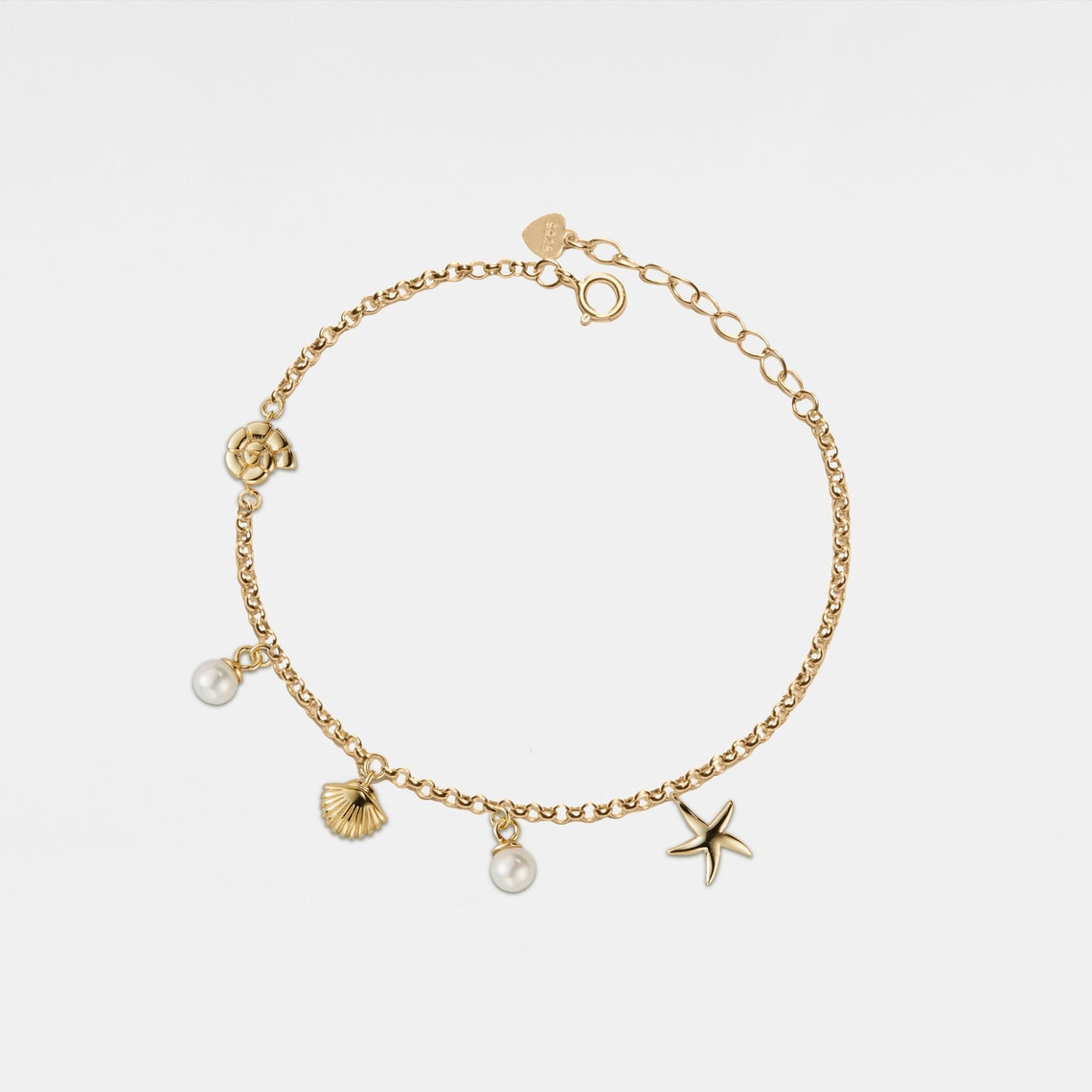 Bracelete com charme de concha e estrela do mar