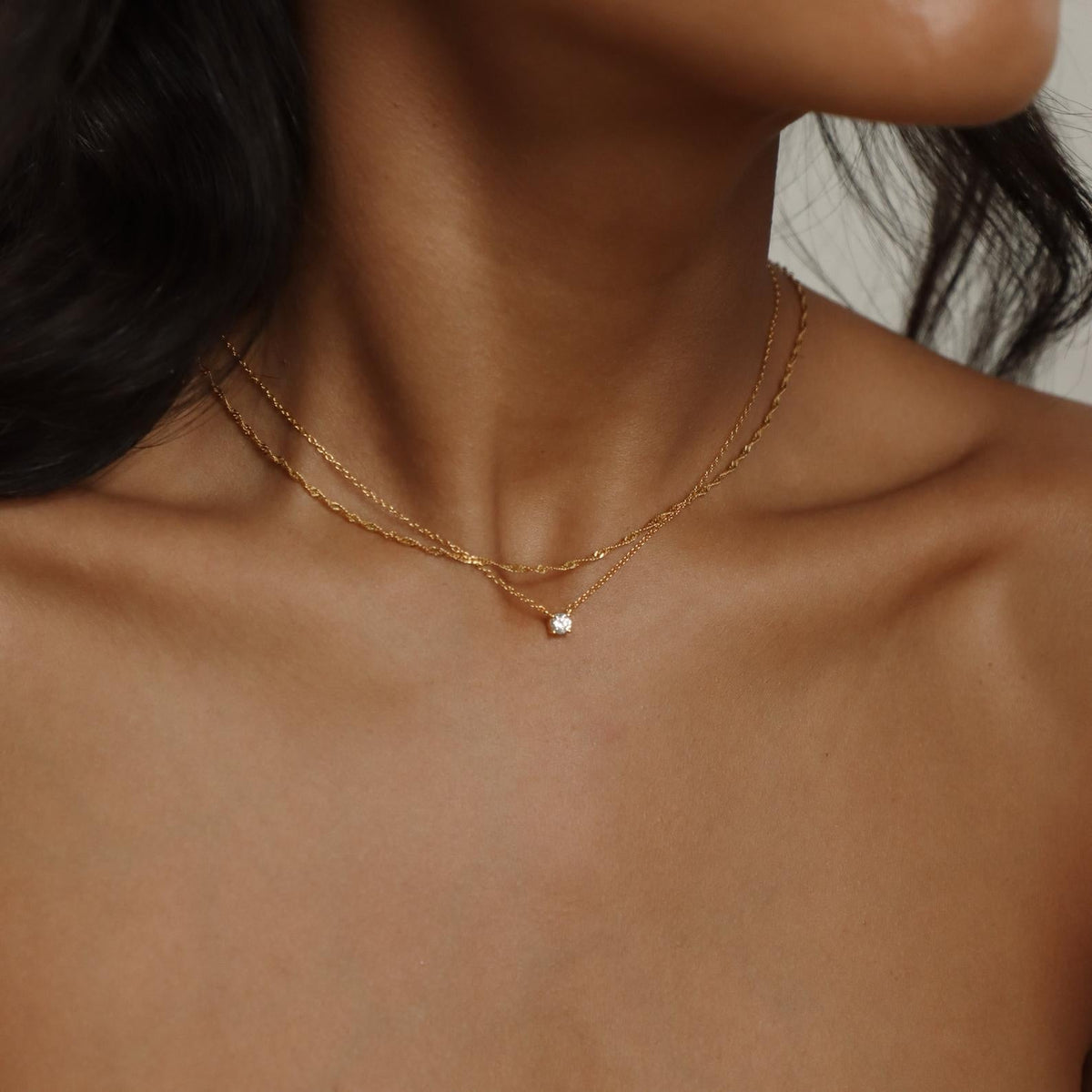 Colar Delicado de - Colar com Ornamentos em Pedra