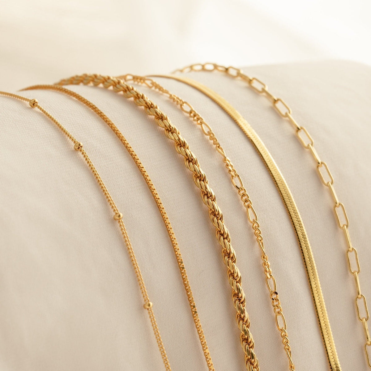 Braceletes em cadeia - braceletes minimalistas em camadas