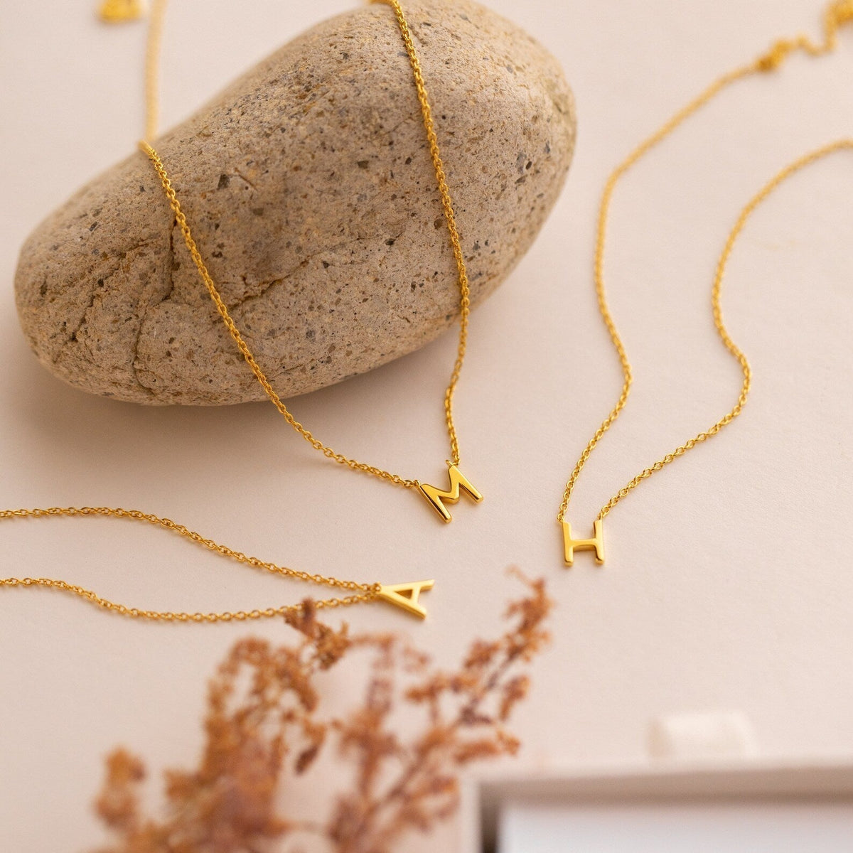 Colar delicado com iniciais - Colar elegante com letras