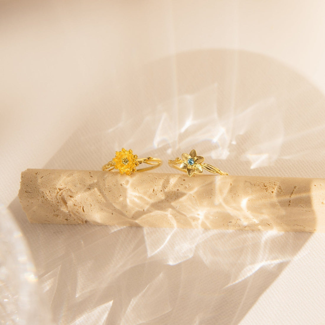 Flora – Bague de flores com pedra de nascimento