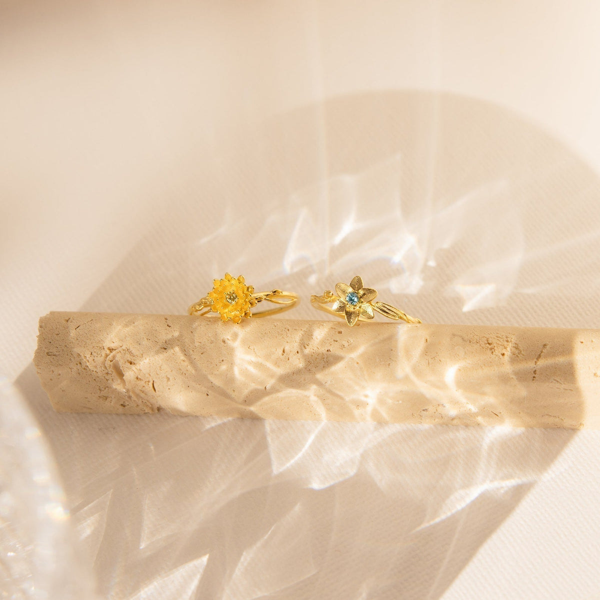 Flora – Bague de flores com pedra de nascimento