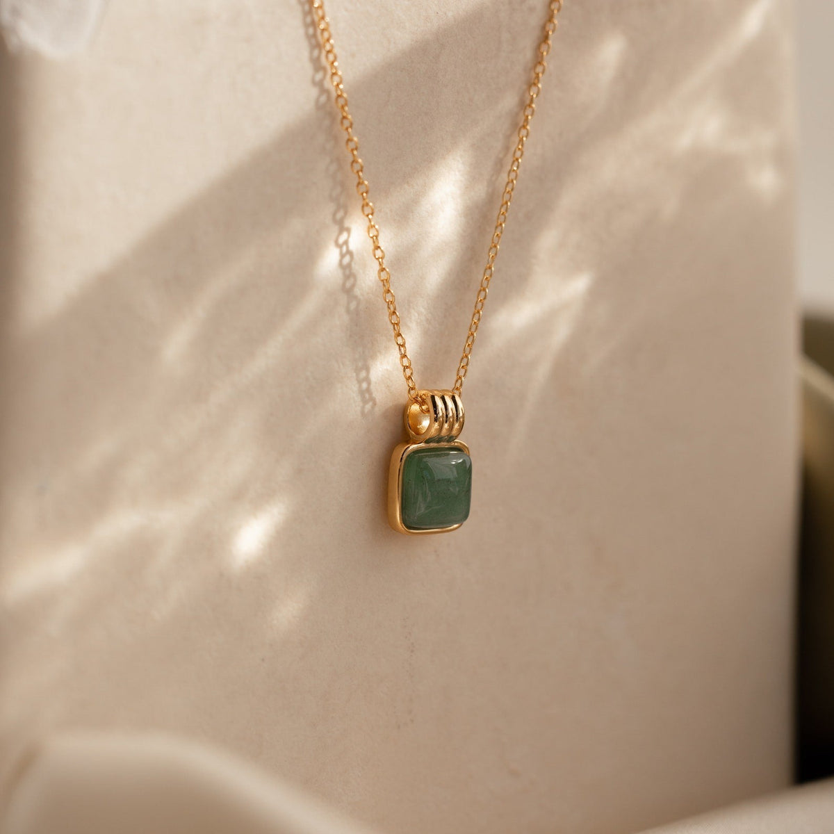 Colar de jade com pendente - Colar de jade brilhante