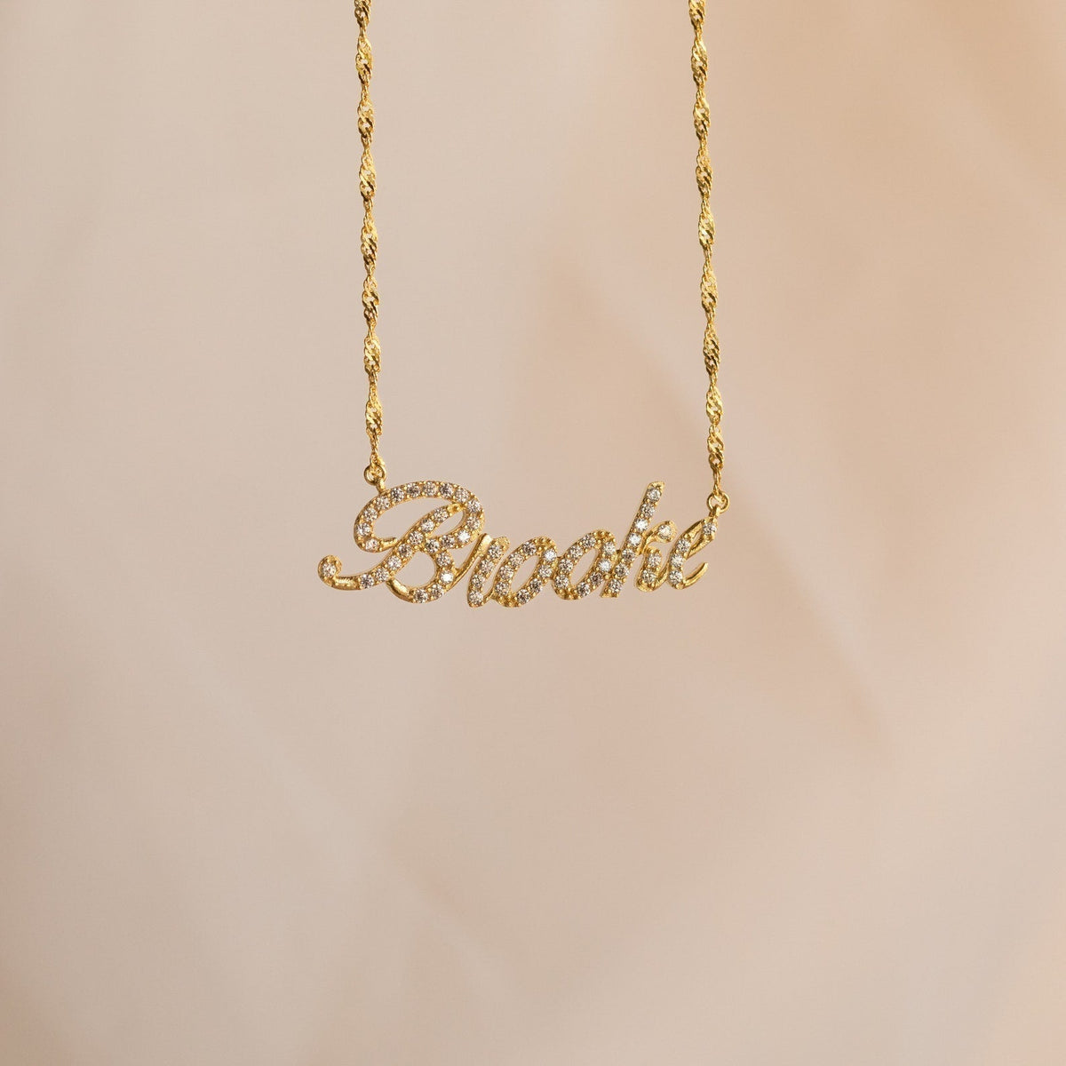 Claire – Colar com nome Pavé Brilhante