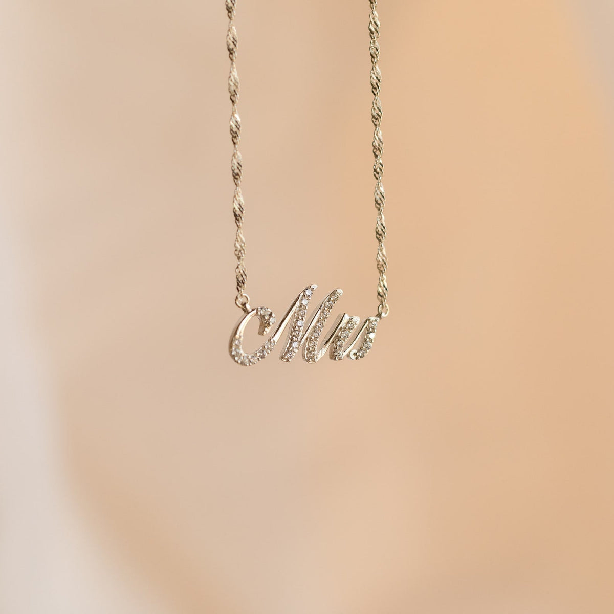 Claire – Colar com nome Pavé Brilhante